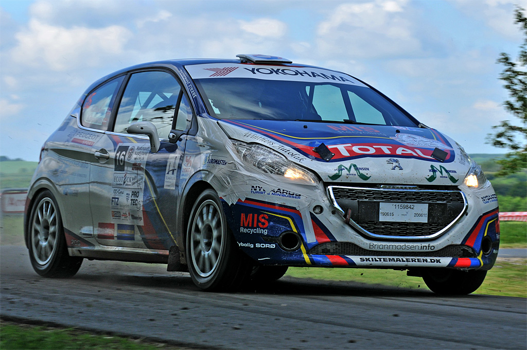 Kim Madsen sparer sin Peugeot 208 R2, men stiller alligevel til start for at maksimere sine DM-chancer
(Foto: rallypics.dk)